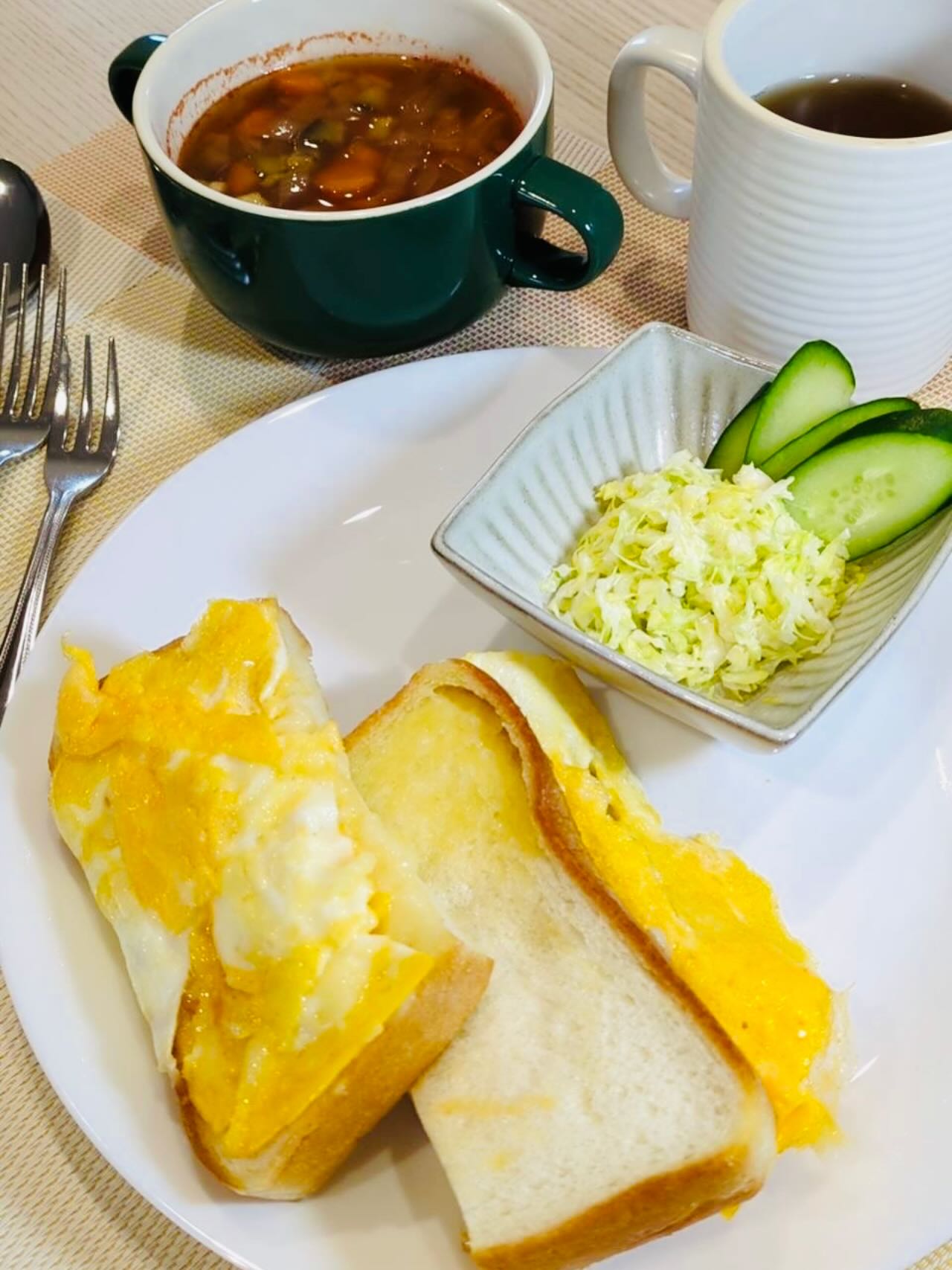 今日のハニカムごはん
◇ハムと卵のホットサンド
◇コールスローサラダ
◇野菜いっぱいのミネストローネスープ
_/_/_/_/_/_/_/_/_/_/_/_/_/_/_/_/_/_/_/_/_/_/_/_/
こんにちは
障害者グループホーム ハニカムです
本日は朝ごはんの紹介です
これは朝から元気出ちゃうな〜🎵
_/_/_/_/_/_/_/_/_/_/_/_/_/_/_/_/_/_/_/_/_/_/_/_/
#グループホームハニカム#障害者グループホーム#草加市グループホーム#川口市グループホーム#共同生活援助#グループホームのごはん#新鮮野菜#地元野菜#地産地消#自家栽培#おいしいごはん
