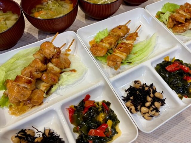 今日のハニカムごはん
◇手羽トロねぎま焼き鳥
◇ひじきと大豆の煮物
◇わかめとパプリカの和え物
◇キャベツとしめじの味噌汁
◇ごはん
ー朝食編ー
◇豚肉と大根の煮物
◇ほうれん草のキッシュ
◇野菜サラダ
◇トースト
◇カボチャのコンソメスープ
_/_/_/_/_/_/_/_/_/_/_/_/_/_/_/_/_/_/_/_/_/_/_/_/
こんにちは
障害者グループホーム ハニカムです
最近のハニカムではヘルシー朝食を実施しています!
夕飯の満足と総合的な健康メニューに家庭的に取り組んでいます
_/_/_/_/_/_/_/_/_/_/_/_/_/_/_/_/_/_/_/_/_/_/_/_/
#グループホームハニカム#障害者グループホーム#草加市グループホーム#川口市グループホーム#さいたま市グループホーム#越谷市グループホーム#八潮市グループホーム#共同生活援助#グループホームのごはん#新鮮野菜#地元野菜#地産地消#自家栽培#おいしいごはん#無農薬野菜